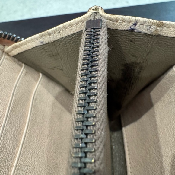 Pre-owned Botegga Veneta Snakeskin Wallet. Video is best depiction of color - Picture 6 of 8